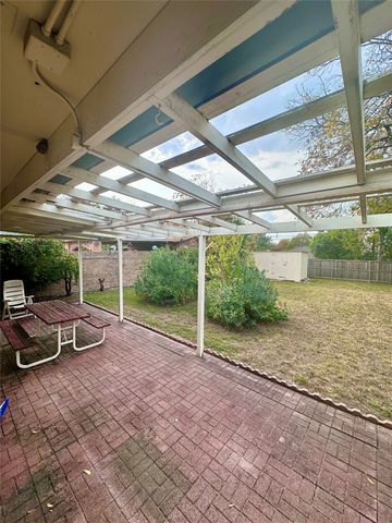 329 N Brighton Avenue, Dallas, TX 75208