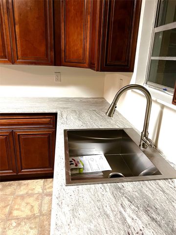 329 N Brighton Avenue, Dallas, TX 75208