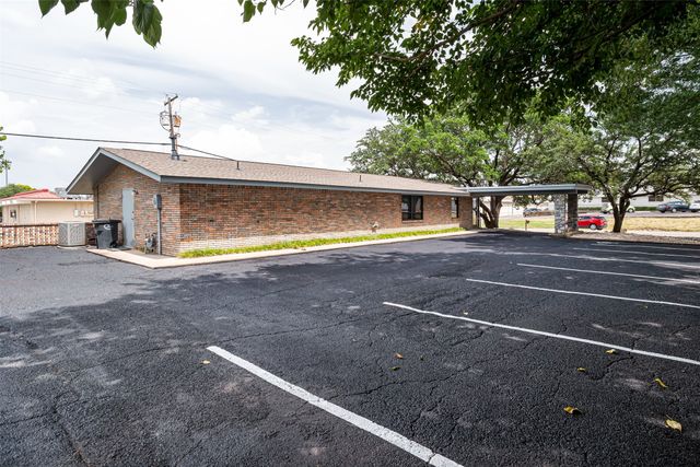 1512 Crestridge Drive, Cleburne, TX 76033