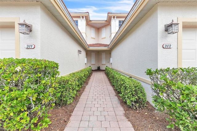 3000 Meandering WAY 202, Fort Myers, FL 33905