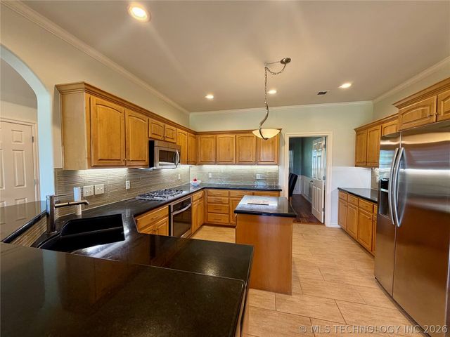 8320 S 257th East Avenue, Broken Arrow, OK 74014