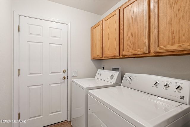 9462 N Whispering Shadows Way, Tucson, AZ 85743