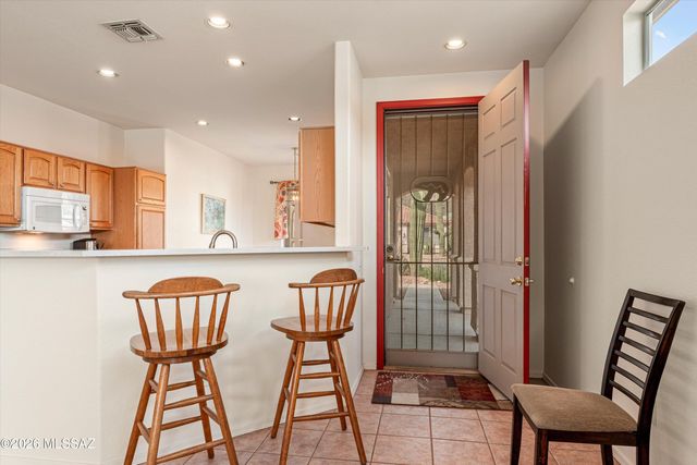 9462 N Whispering Shadows Way, Tucson, AZ 85743