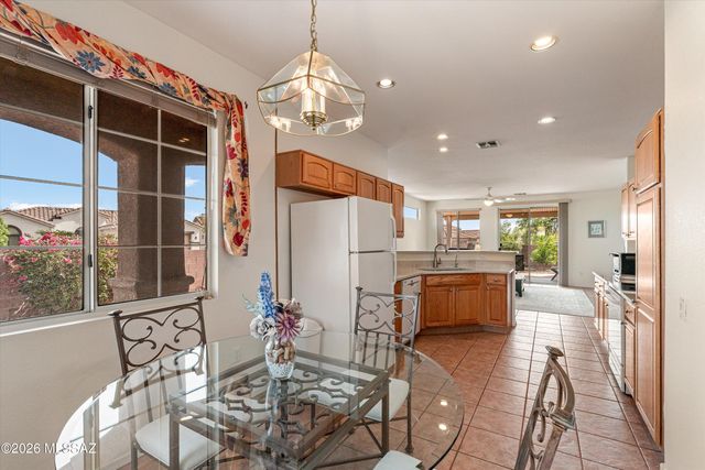 9462 N Whispering Shadows Way, Tucson, AZ 85743