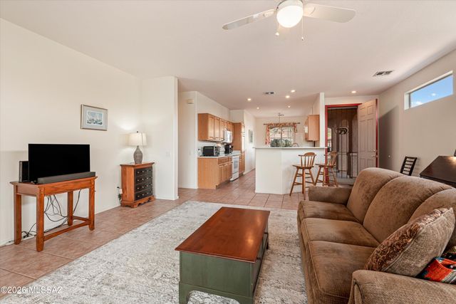 9462 N Whispering Shadows Way, Tucson, AZ 85743