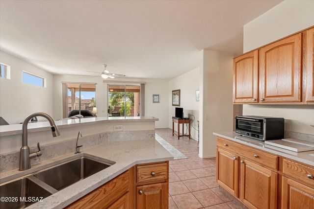 9462 N Whispering Shadows Way, Tucson, AZ 85743