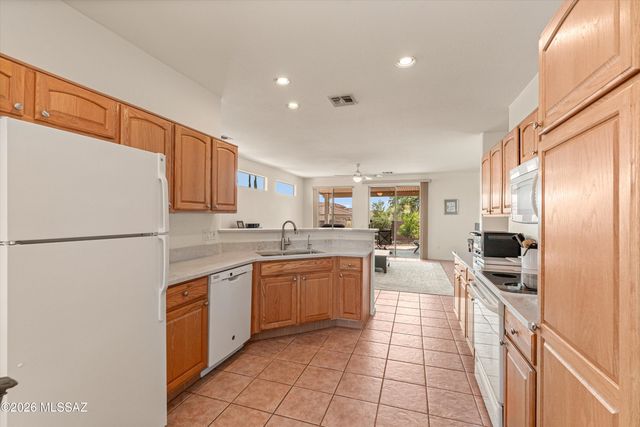 9462 N Whispering Shadows Way, Tucson, AZ 85743