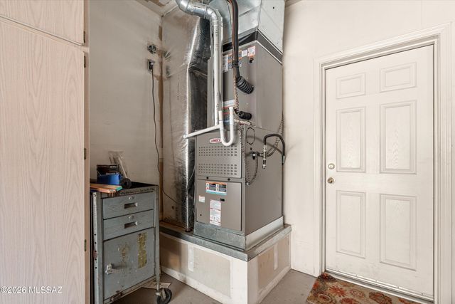 9462 N Whispering Shadows Way, Tucson, AZ 85743