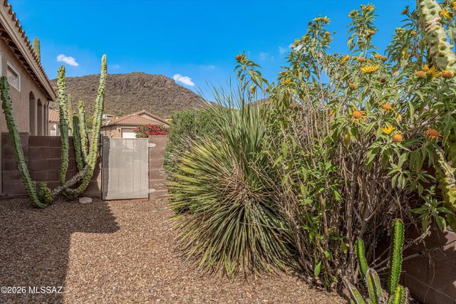 9462 N Whispering Shadows Way, Tucson, AZ 85743