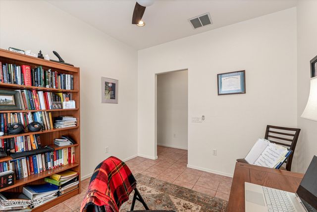 9462 N Whispering Shadows Way, Tucson, AZ 85743