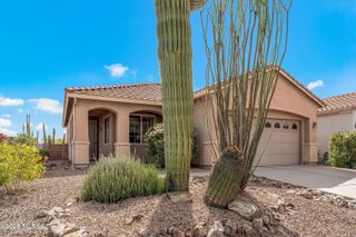 9462 N Whispering Shadows Way, Tucson, AZ 85743