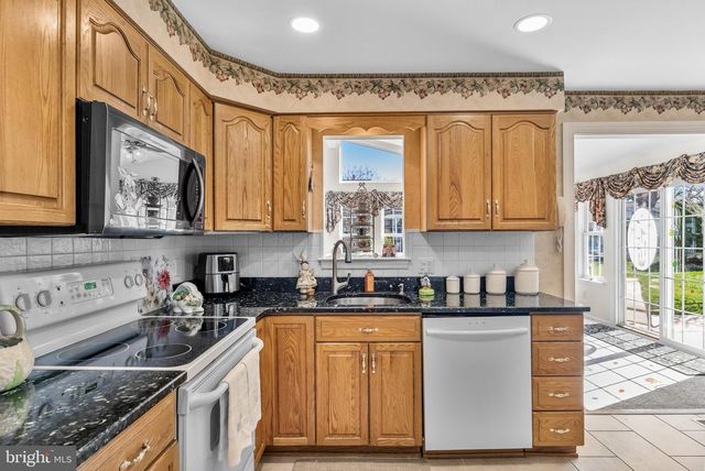 102 RED STONE RDG, Delran, NJ 08075