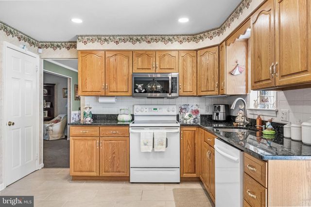 102 RED STONE RDG, Delran, NJ 08075