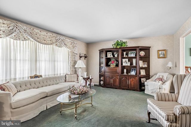 102 RED STONE RDG, Delran, NJ 08075