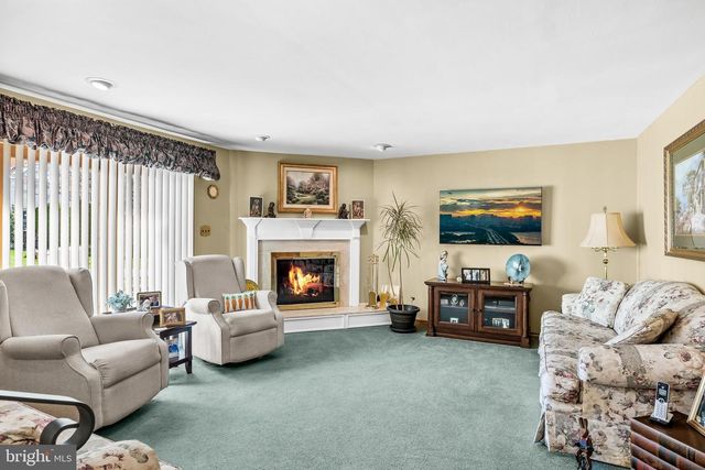 102 RED STONE RDG, Delran, NJ 08075