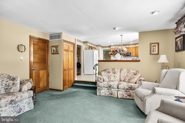 102 RED STONE RDG, Delran, NJ 08075