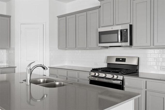 325 ESCONDIDO CIR, San Marcos, TX 78666