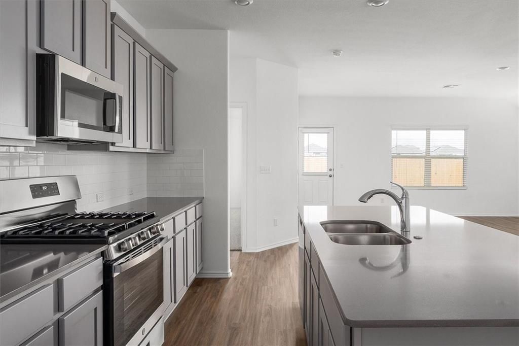 325 ESCONDIDO CIR, San Marcos, TX 78666