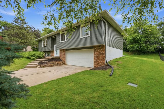 1721 E 42nd Court, Davenport, IA 52807