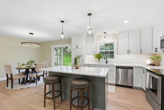 1721 E 42nd Court, Davenport, IA 52807