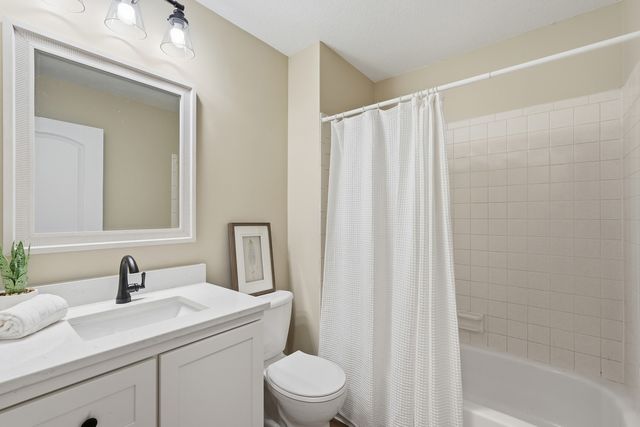 1721 E 42nd Court, Davenport, IA 52807