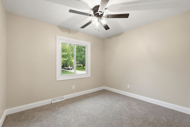 1721 E 42nd Court, Davenport, IA 52807