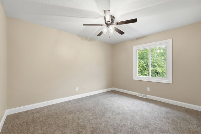 1721 E 42nd Court, Davenport, IA 52807