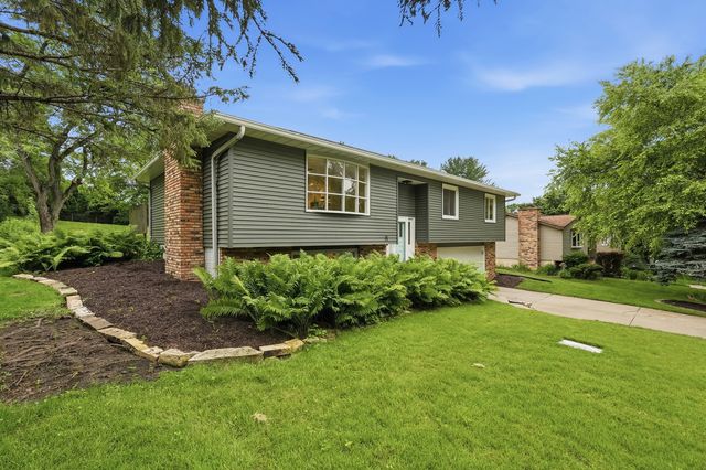 1721 E 42nd Court, Davenport, IA 52807