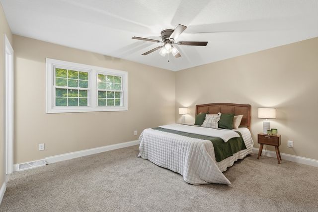 1721 E 42nd Court, Davenport, IA 52807