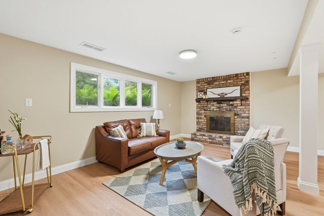 1721 E 42nd Court, Davenport, IA 52807