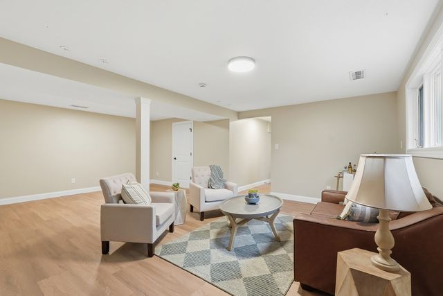1721 E 42nd Court, Davenport, IA 52807