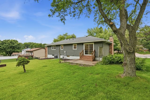 1721 E 42nd Court, Davenport, IA 52807