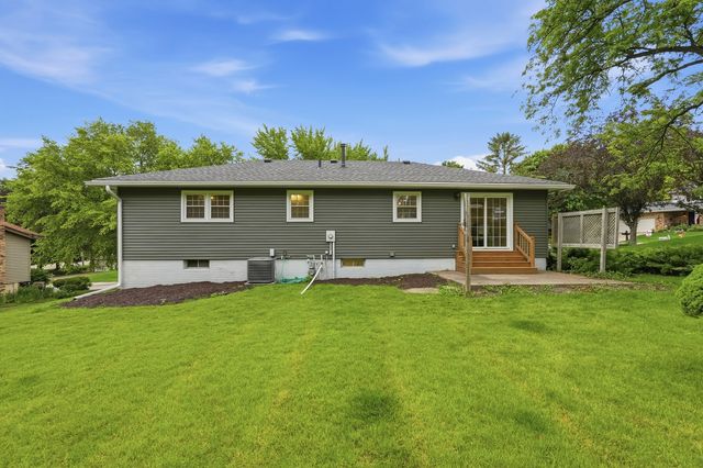 1721 E 42nd Court, Davenport, IA 52807
