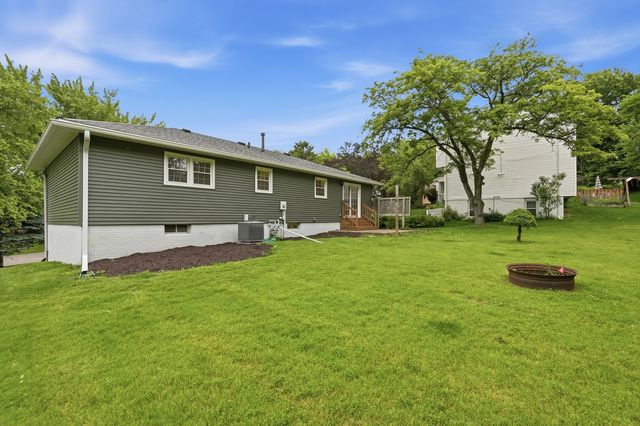 1721 E 42nd Court, Davenport, IA 52807