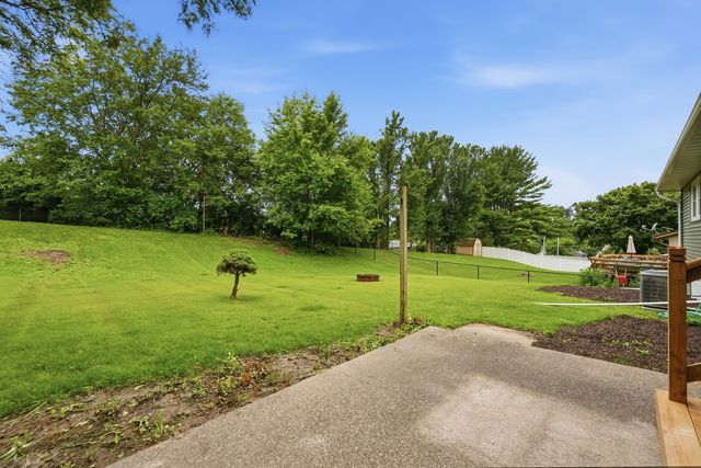 1721 E 42nd Court, Davenport, IA 52807