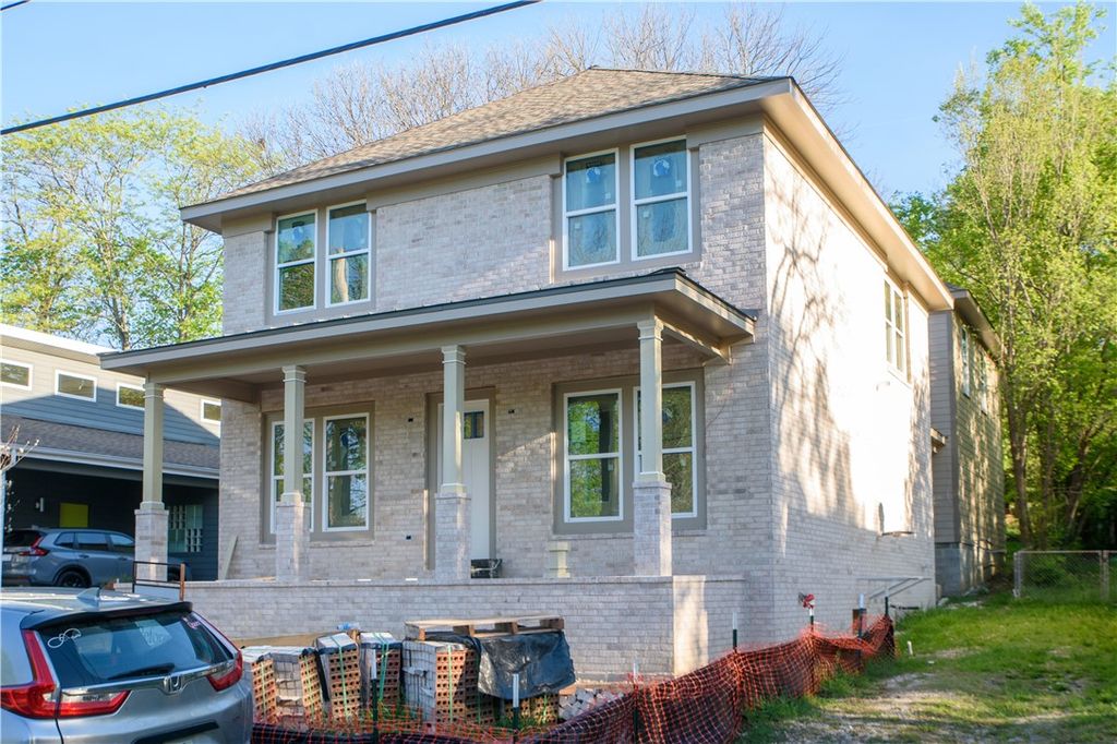 18 E 4th Street, Fayetteville, AR 72701