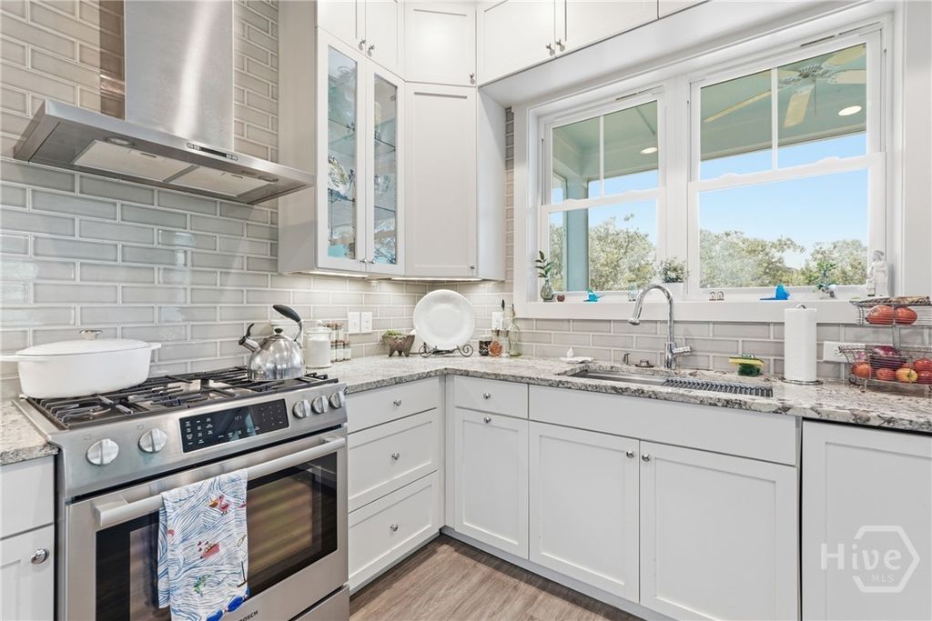 Image 13 of property listing at 13 Solomon Avenue, Tybee Island, GA 31328