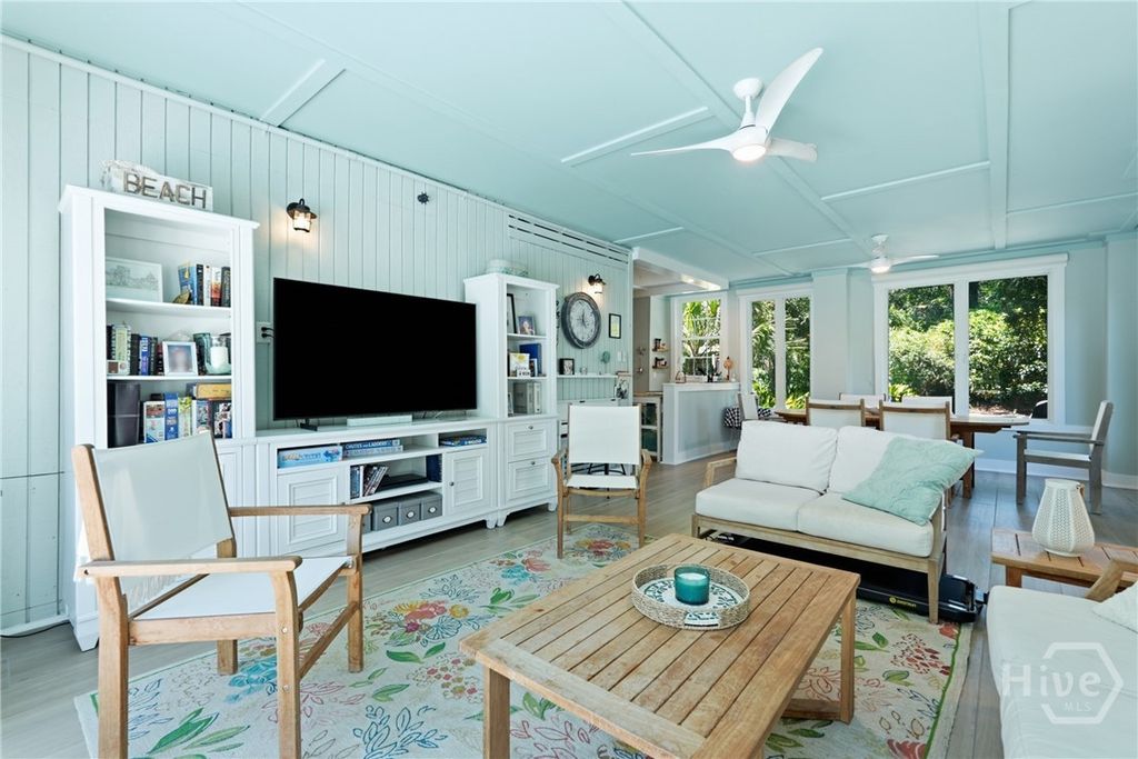 Image 15 of property listing at 13 Solomon Avenue, Tybee Island, GA 31328
