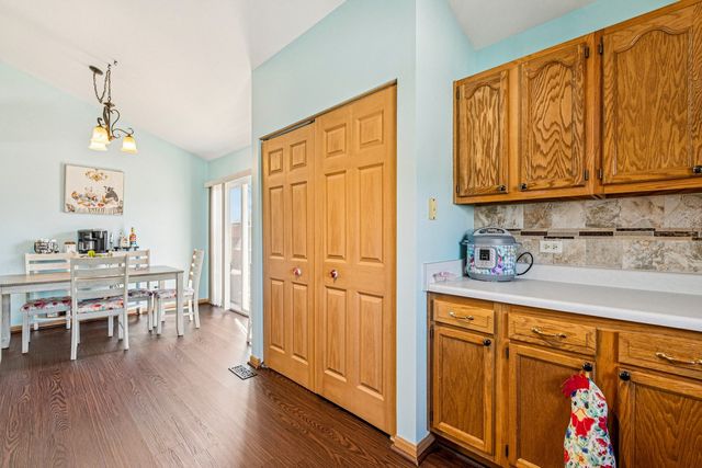 43144 N Lake Avenue, Antioch, IL 60002