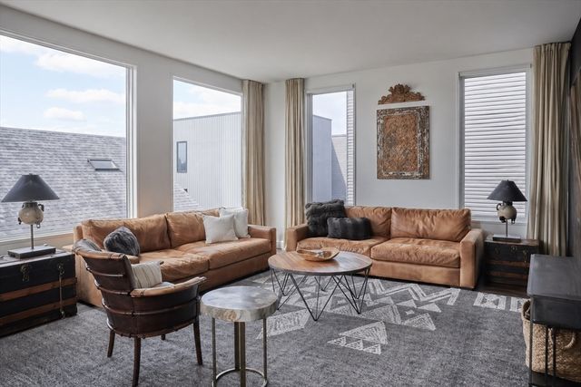 515 E 1st 8, Boston, MA 02127