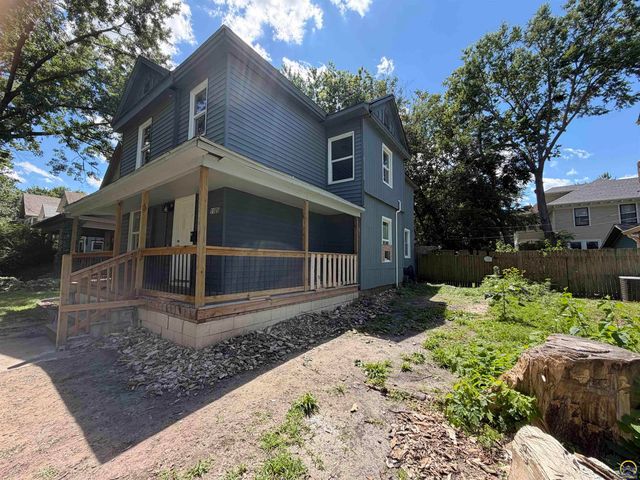 1105 SW Western AVE, Topeka, KS 66604