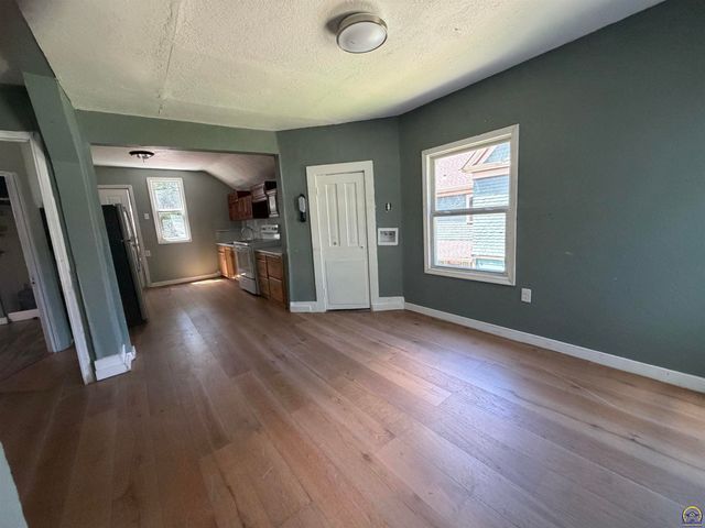 1105 SW Western AVE, Topeka, KS 66604