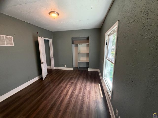 1105 SW Western AVE, Topeka, KS 66604