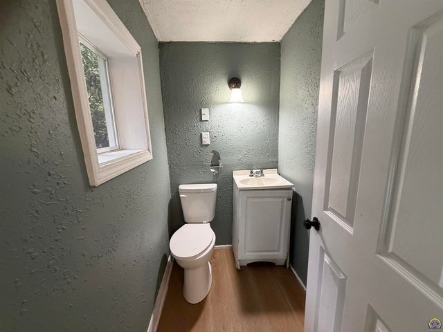 1105 SW Western AVE, Topeka, KS 66604