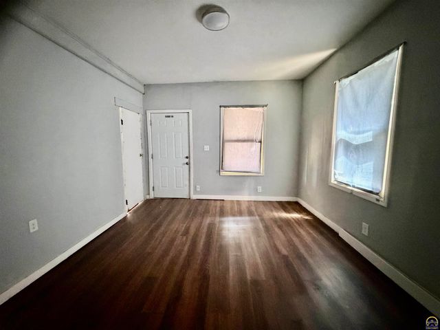 1105 SW Western AVE, Topeka, KS 66604