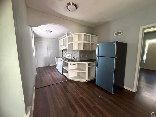 1105 SW Western AVE, Topeka, KS 66604