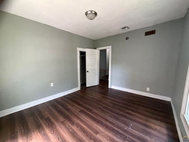 1105 SW Western AVE, Topeka, KS 66604