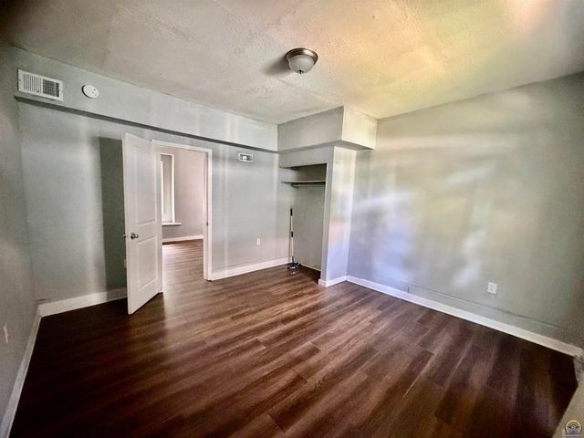 1105 SW Western AVE, Topeka, KS 66604