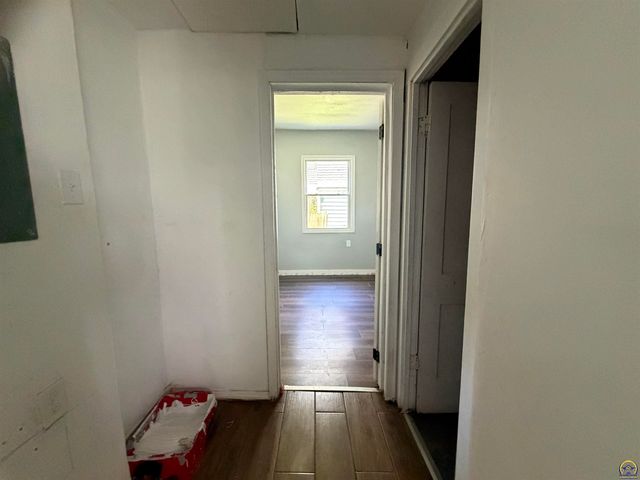 1105 SW Western AVE, Topeka, KS 66604