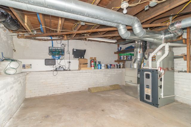 621 N State Street, Greenfield, IN 46140